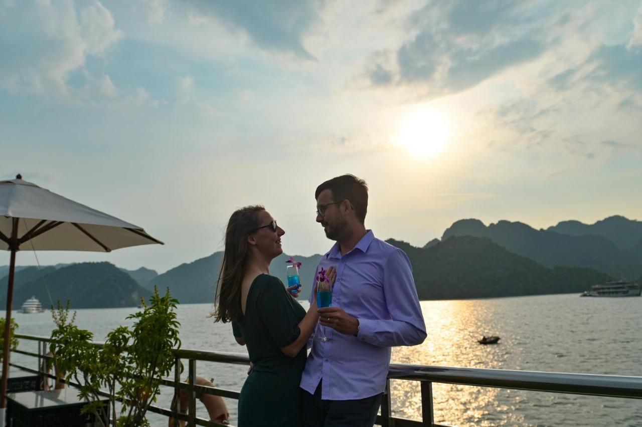 Hotel Cat Ba Ocean Cruise Ha Long Esterno foto